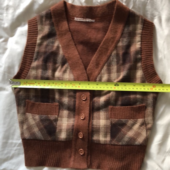 Sadie - Plaid Wool Vest 🧺 - Picture 10 of 11